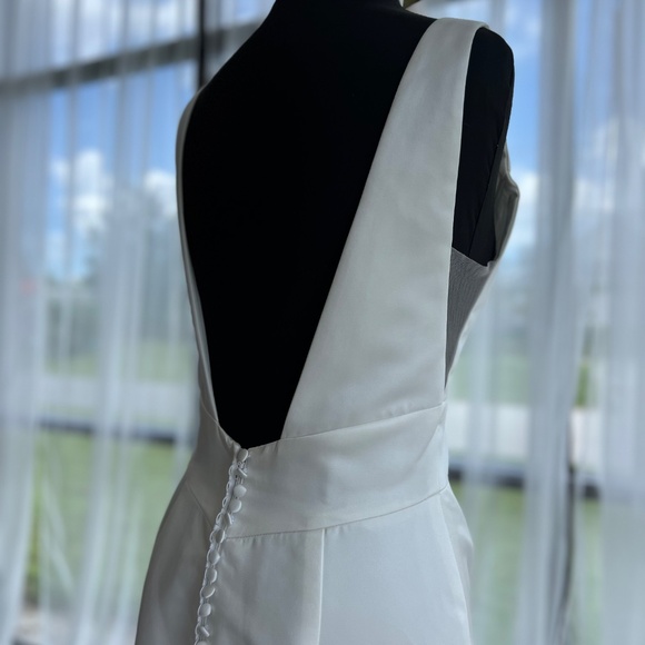 Bridal Gown - Picture 2 of 7